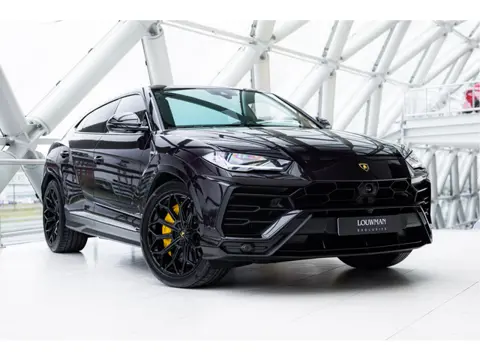 Lamborghini Urus 4.0 V8 | BTW | Akrapovic | 5-seats | Nero Granatus