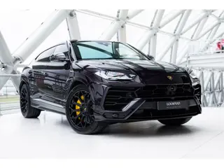 Lamborghini Urus 4.0 V8 | BTW | Akrapovic | 5-seats | Nero Granatus