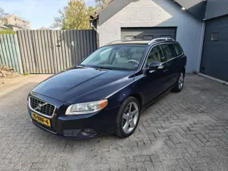 Volvo V70 3.2 SummumStoelverwarming,Airco,Cruise control,Parking system,Elektrische stoelen