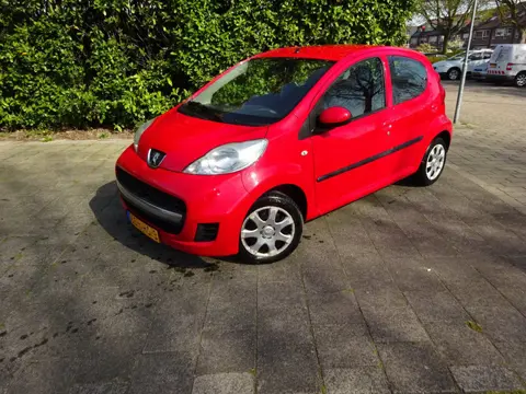 Peugeot 107 1.0-12V XS MET APK