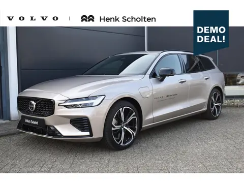 Volvo V60 T8 Plug-in hybrid AWD Ultra Dark Panorama/schuifdak | 360 camera | Extra getint glas achte