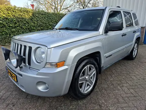 Jeep Patriot 2.4 Limited 4WD/LEER/ZONNEDAK/TREKHAAK/CRUISE/NAVI 170PK
