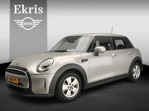 Mini 5-deurs Cooper Automaat / PDC / Climate / Cruise / LED / Getint glas / Alu wielen