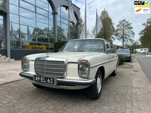 Mercedes-Benz 200-280 (W115) 200 LPG apk en wegenbelasting vrij