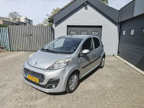 Peugeot 107 1.0 Envy,Airco,Parking system,Elektrische ramen,Nieuwe apk.