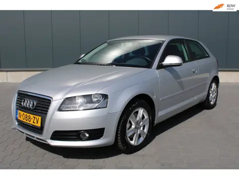 Audi A3 1.4 TFSI Attraction Carplay, Navigatie, Cruise controle Trekhaak