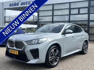 BMW iX2 xDrive30 M-SPORT 67 kWh Leder Elek Stoelen 360 Camera Iconic Glow Harman Kardon Head- Up Acc