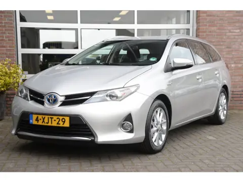 Toyota Auris 1.8 Hybrid Dynamic | Trekhaak | Camera | Top onderhouden |