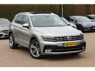 Volkswagen Tiguan 2.0 TSI 4Motion Highline 3x R-line / NL Auto! / 1e Eign. / Trekhaak / Panoramadak 