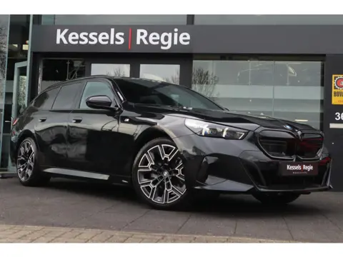 BMW 5 Serie Touring 520i M-sport Pano H&K HuD Memory El.Haak Laser Stoelkoeling Keyless Ambient
