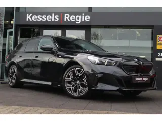 BMW 5 Serie Touring 520i M-sport Pano H&K HuD Memory El.Haak Laser Stoelkoeling Keyless Ambient