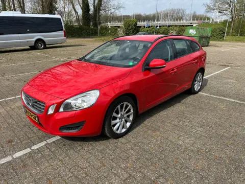 Volvo V60 1.6 T3 R-Design
