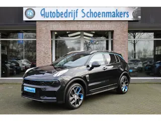 Lynk & Co 01 1.5 MY23! 6.6 Kwh ZWARTE-HEMEL ROLHOES MY23 360-CAMERA PANO/SCHUIF INFINITY DAB NAVI CA