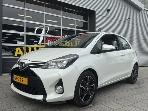Toyota Yaris 1.3 VVT-i Dynamic - Navigatie I Sport velgen I Xenon I Achteruitrij Camera I Sport pakk