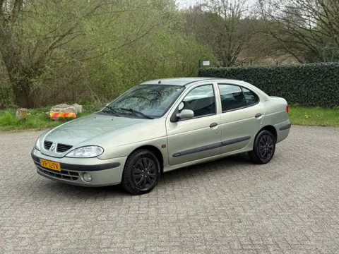 Renault Mégane 1.4-16V Expression AIRCO I BLUETOOTH I NIEUWE APK I RIJDT GOED