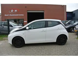 Toyota Aygo 1.0 VVT-i x-play apk 16-03-2027 inruil mogelijk nap