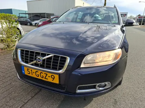 Volvo V70 2.4 D5 Momentum AUTOMAAT/CLIMA/CRUISE/LEDER!