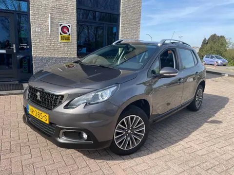 Peugeot 2008 1.2 PureTech-CARPLAY-PANODAK-Trekhaak