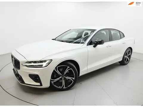 Volvo S60 2.0 B3 Ultimate Dark AUTOMAAT LEER NAVI CAMERA