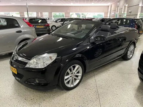 OPEL ASTRA 1.8 Enjoy Airco Cruise Keyless Afnb Trekhaak