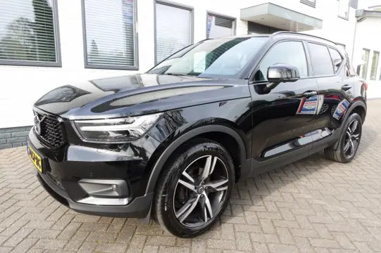 VOLVO XC40 1.5 T3 R-DESIGN Panorama Winterpack 49000 km !
