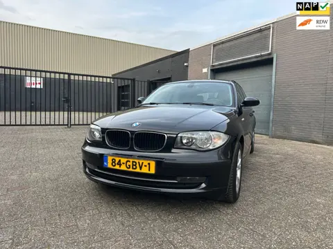 BMW 1-serie 116i Business Line Clima Cruise Navi Leer LM-Wielen APK NAP.