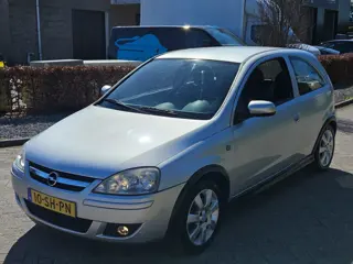 Opel Corsa 1.4-16V Silverline Easytronic