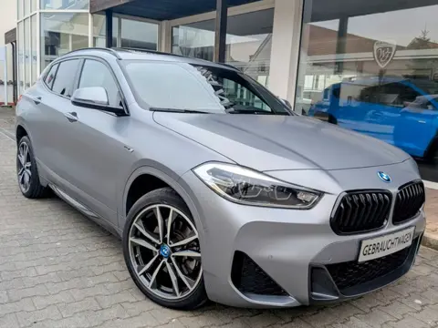 BMW X2 xDrive25e M-SPORT ** FROZEN GREY, LEDER, PANORAMA, H&K SOUND, VERW. ST, 19-inch LMV ** 1e EIG