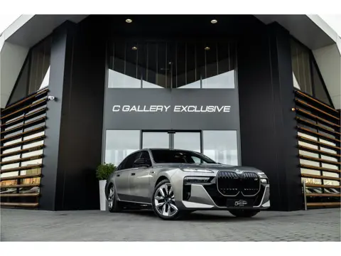 BMW 7 Serie M760e xDrive - M Sport | Bowers & Wilkins | SkyLounge | Oxidgrau