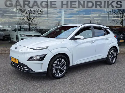 Hyundai Kona EV Fashion 64 kWh | SOH: 94,8%  | 3 Fase | Warmtepomp | Blindspot | Navi | Camera |