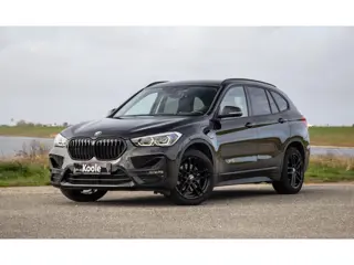 BMW X1 xDrive25e Executive BLACK LINE / CAMERA / CARPLAY / HEAD UP DISPLAY / LEDER / LED / CRUISE CO