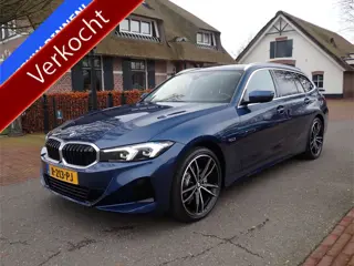 BMW 3 Serie Touring 320e FACELIFT 19''/WIDESCREEN/CAMERA/CARPLAY/KEYLESS/SFEERVERLICHTING