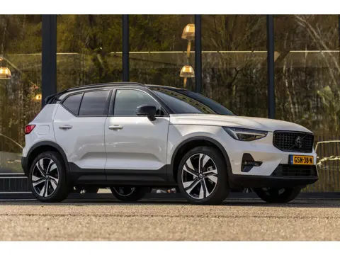 Volvo XC40 2.0 B4 Plus Dark (bj 2024, automaat)