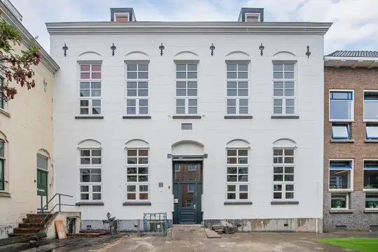 Woning aan de Zwederstraat te Rotterdam