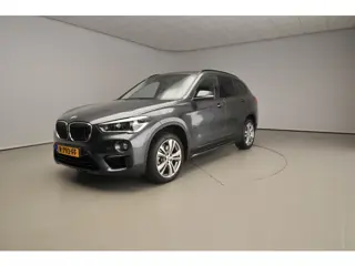 BMW X1 sDrive20i | LED | HUD | Active cruise |  Trekhaak | Sportstoelen | Stoelverwarming | DAB | Ha