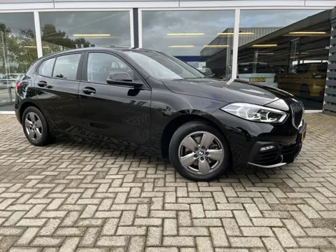 BMW 1-serie 118i Executive Edition 50% deal 8975,- ACTIE Virtual / Led / Carplay