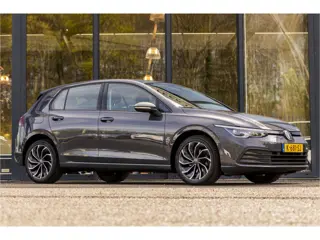 Volkswagen Golf 1.0 eTSI Life Business (bj 2021, automaat)