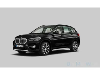 BMW X1 sDrive20i VDL Nedcar Edition | Leder | Panoramadak | H&K | 19 Inch | Head Up |