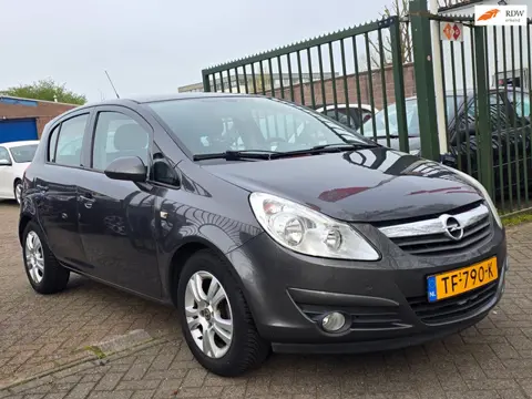 Opel Corsa 1.4-16V Cosmo 1e eigenaar Airco cruis control cv op afs elektrische ramen