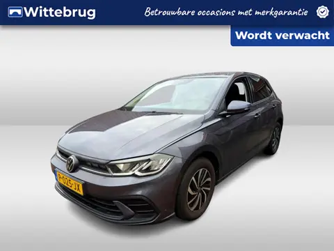Volkswagen Polo 1.0 TSI 95pk Life / Navigatie / Airco / Parkeersensoren V+A / Getint Glas / 15'' LMV