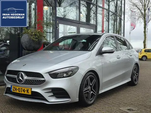 Mercedes-Benz B-klasse 180 Business Solution AMG AUTOMAAT | Navigatie | Parkeersensoren + Camera | C