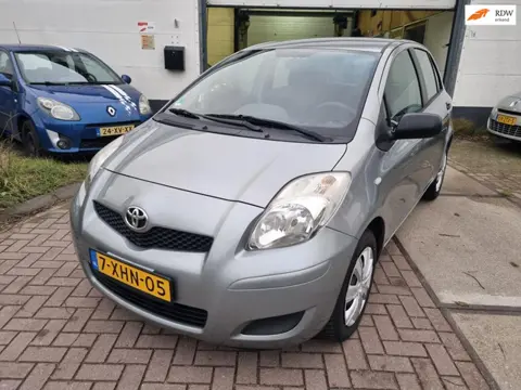 Toyota Yaris 1.0 VVTi Cool