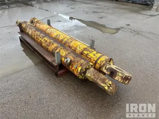 QUANTITY of (2) Hydraulic Cylinder