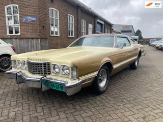 Ford THUNDERBIRD 7.6 V8 Benzine auto ziet er voor zijn leeftijd netjes uit. inruil is mogelijk