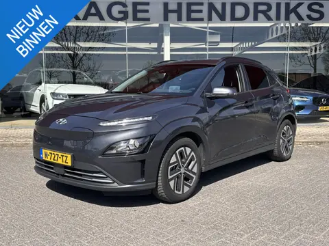 Hyundai Kona EV Fashion 64 kWh | SOH: 96,3%| Facelift | 3 Fase | Warmtepomp | Navi | HUD | Adaptive 