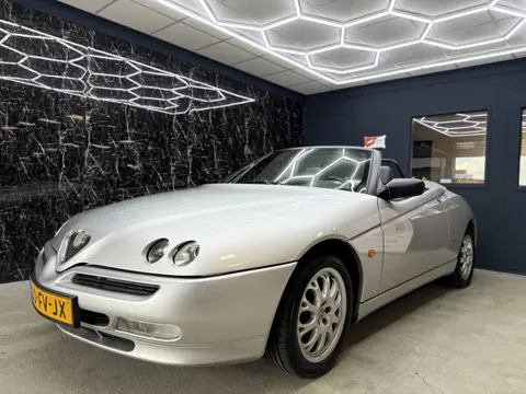 Alfa Romeo Spider 2.0-16V T.Spark L (bj 2000)