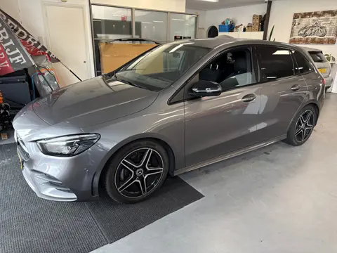 Mercedes-Benz B-klasse 180 Business Solution AMG