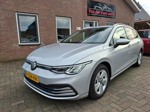 Volkswagen Golf Variant 1.0 TSI Life. Zeer netjes en luxe o.a. stoel- & stuurverw, camera, virtual d