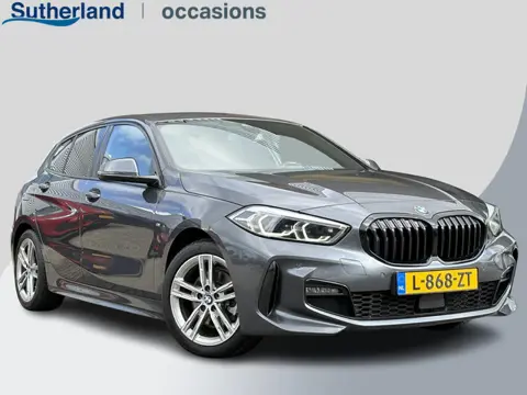 BMW 1-serie 118i Business Edition Plus 136pk Automaat | M Pakket | Navi | Stoelverwarming | PDC |
