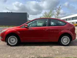 Ford Focus 1.6 Titanium APK 02-2027